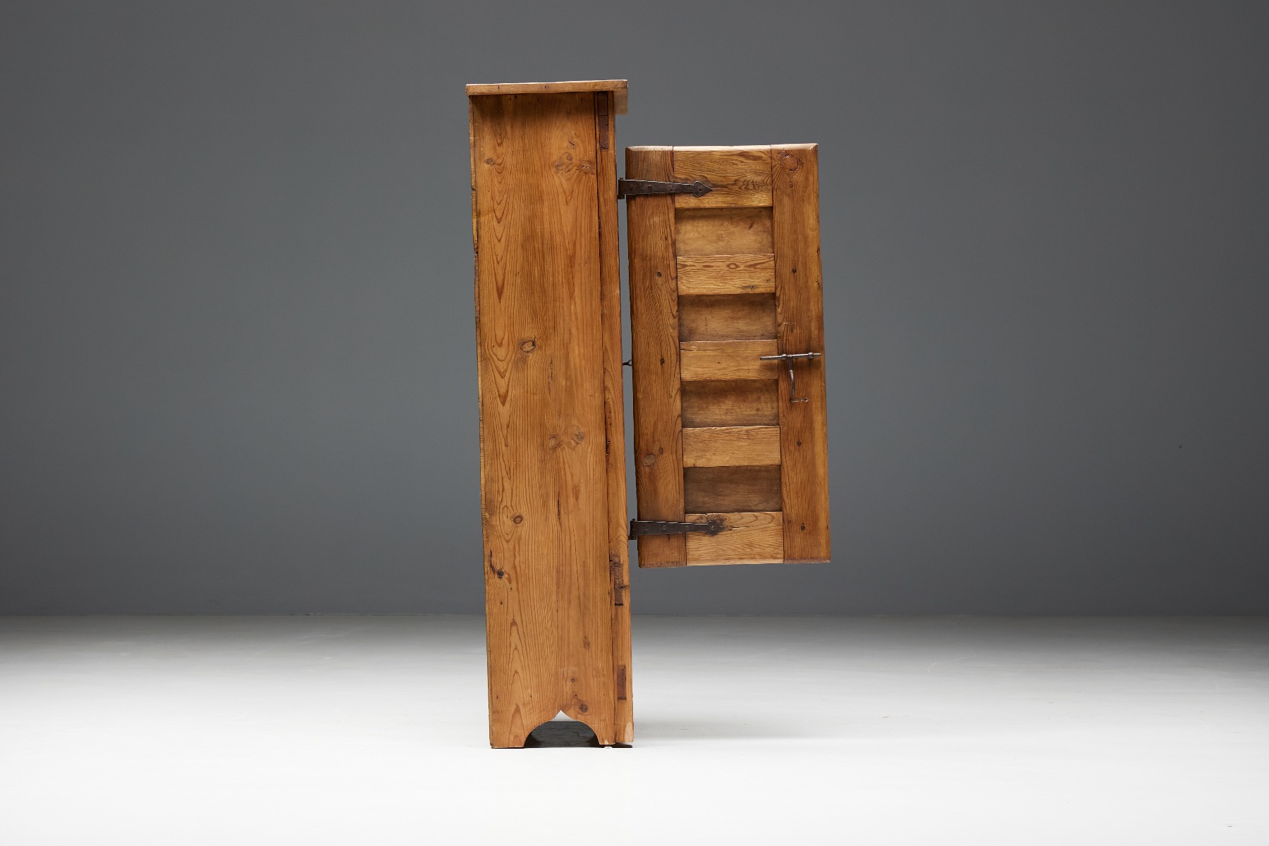 Country style French single door cabinet in wood