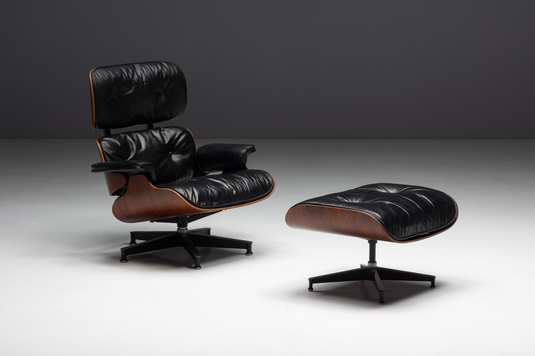 Design classic Eames Lounge Chair and Ottoman set