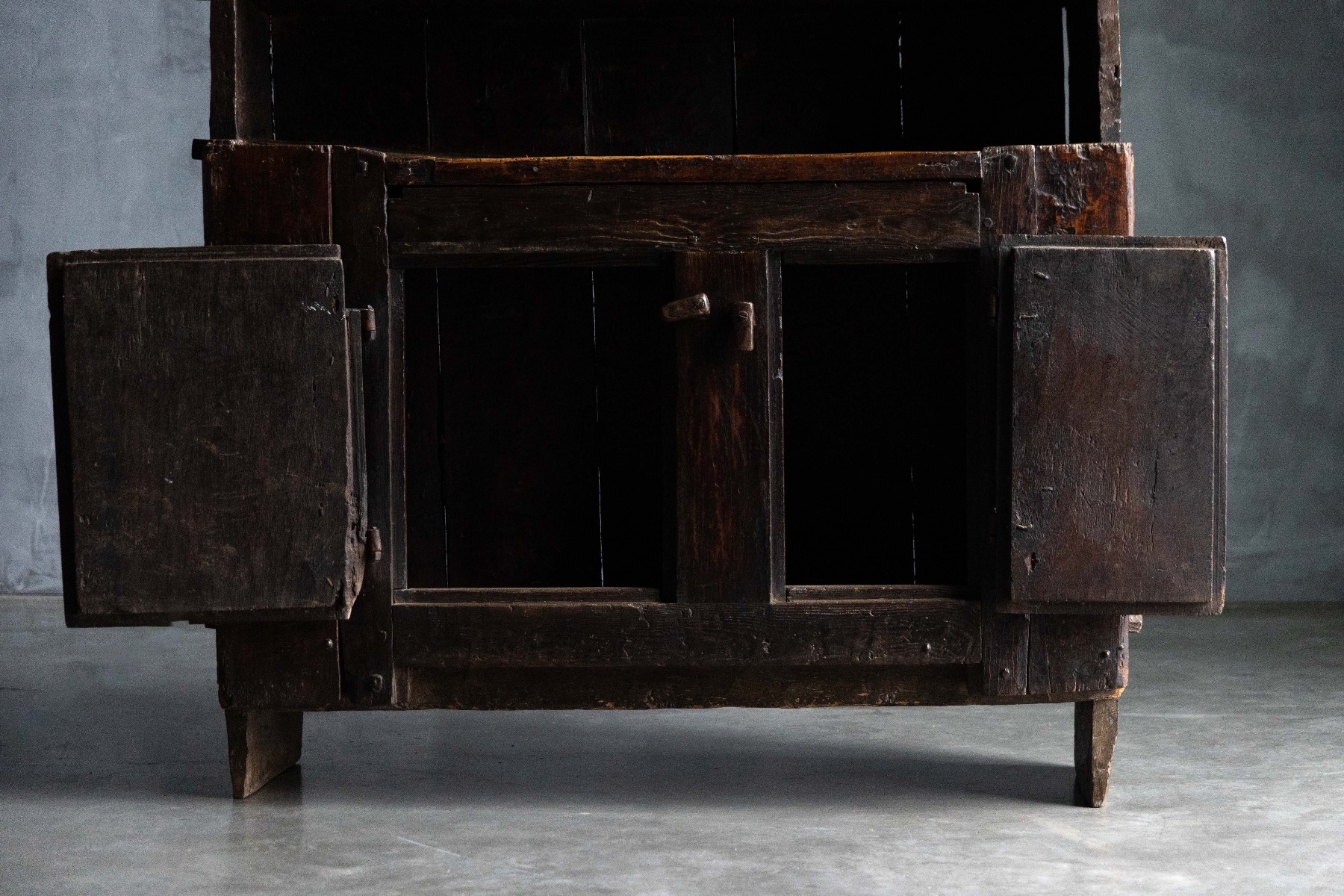 Primitive early 18th century country cabinet