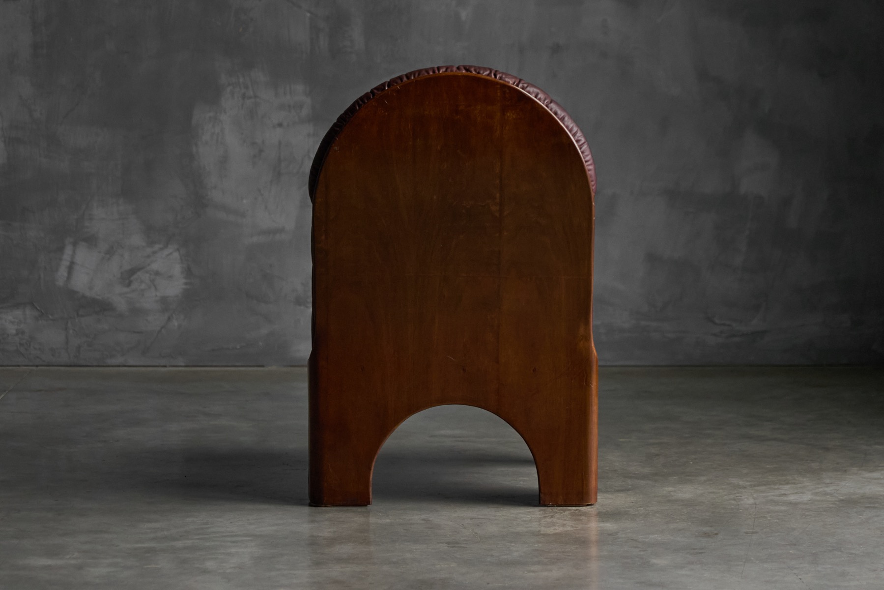 Arcata chair expressing Italian modernism by Gae Aulenti