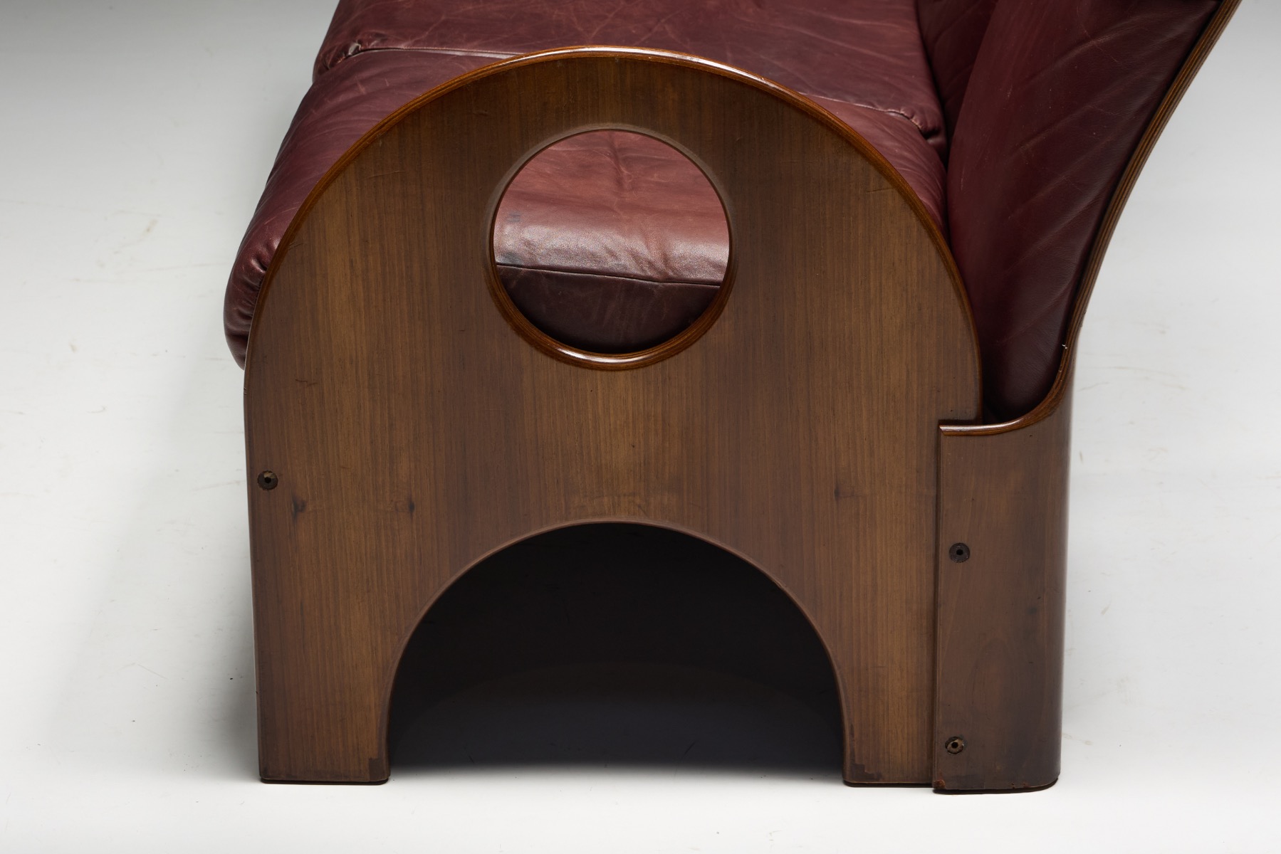 Italian modernism three seater sofa Arcata by Gae Aulenti