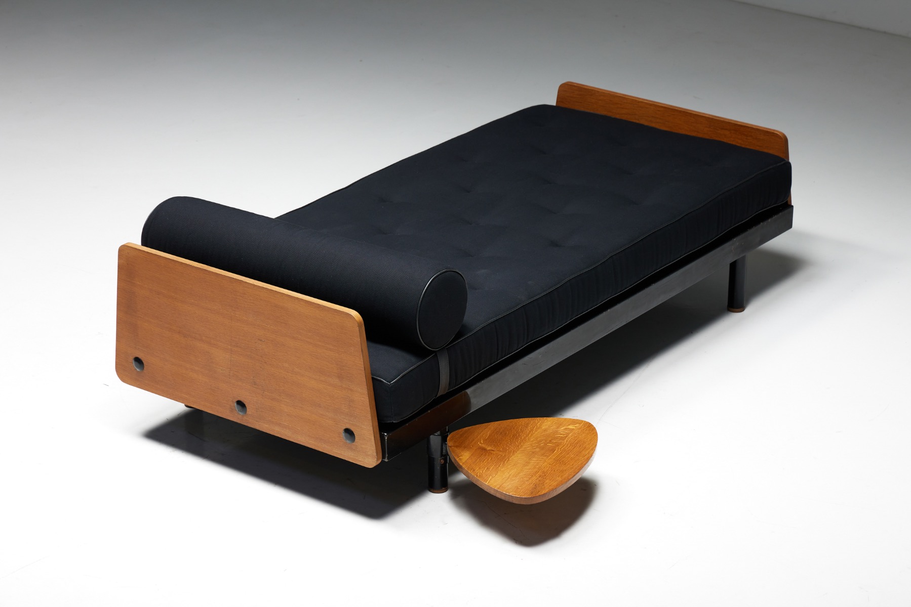 Minimalist Flavigny daybed in Jean Prouvé style