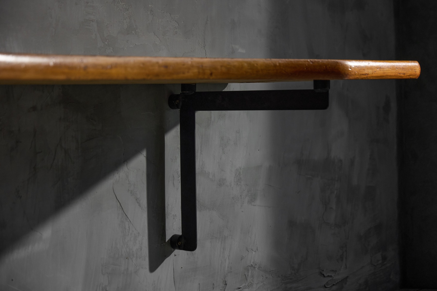 Multifunctional wall mounted desk designed by Charlotte Perriand for alpine interiors 