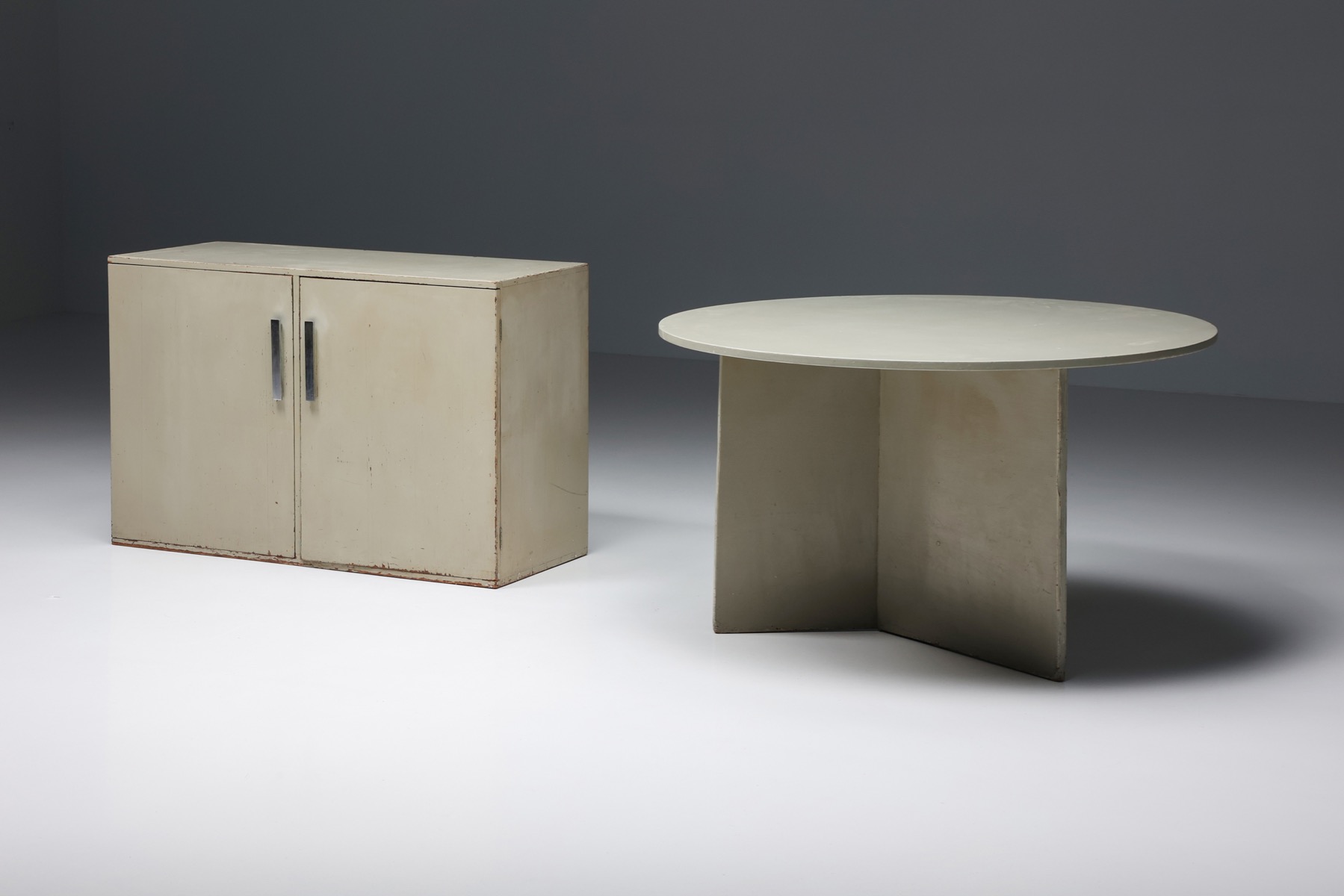 Refined modernist sideboard by Gerald Summers in grey painted wood