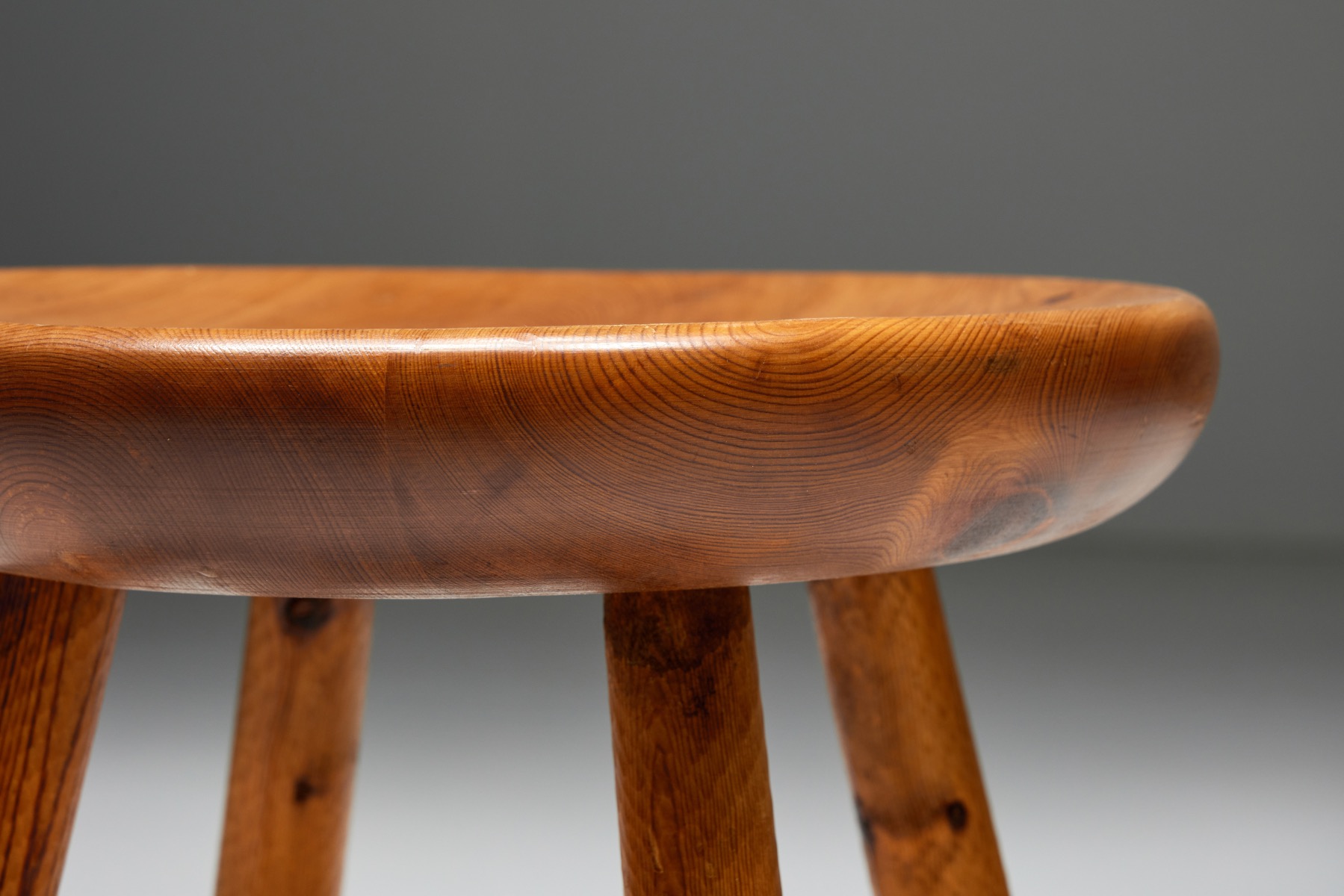 Solid wood pine stools with minimalist look