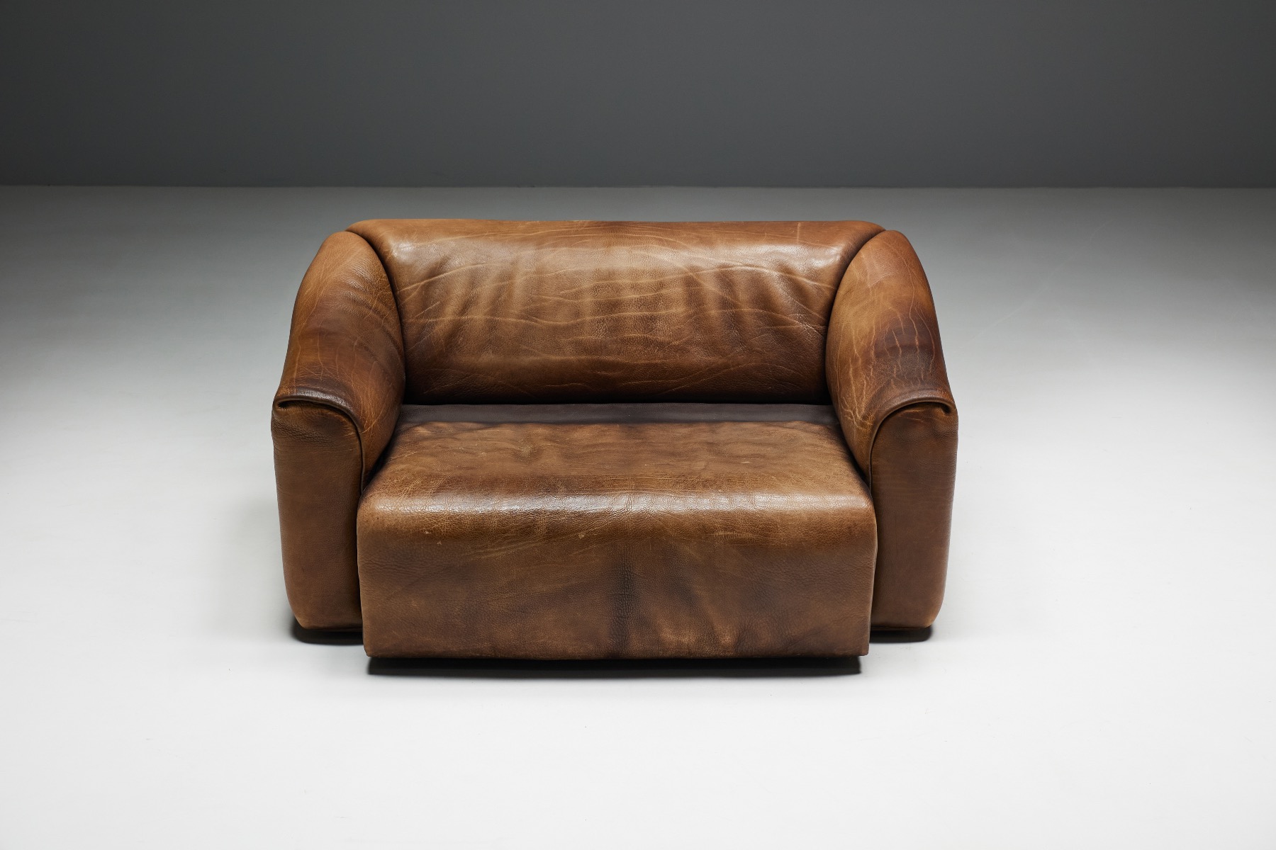 Statement De Sede neck leather sofa from the 1970s