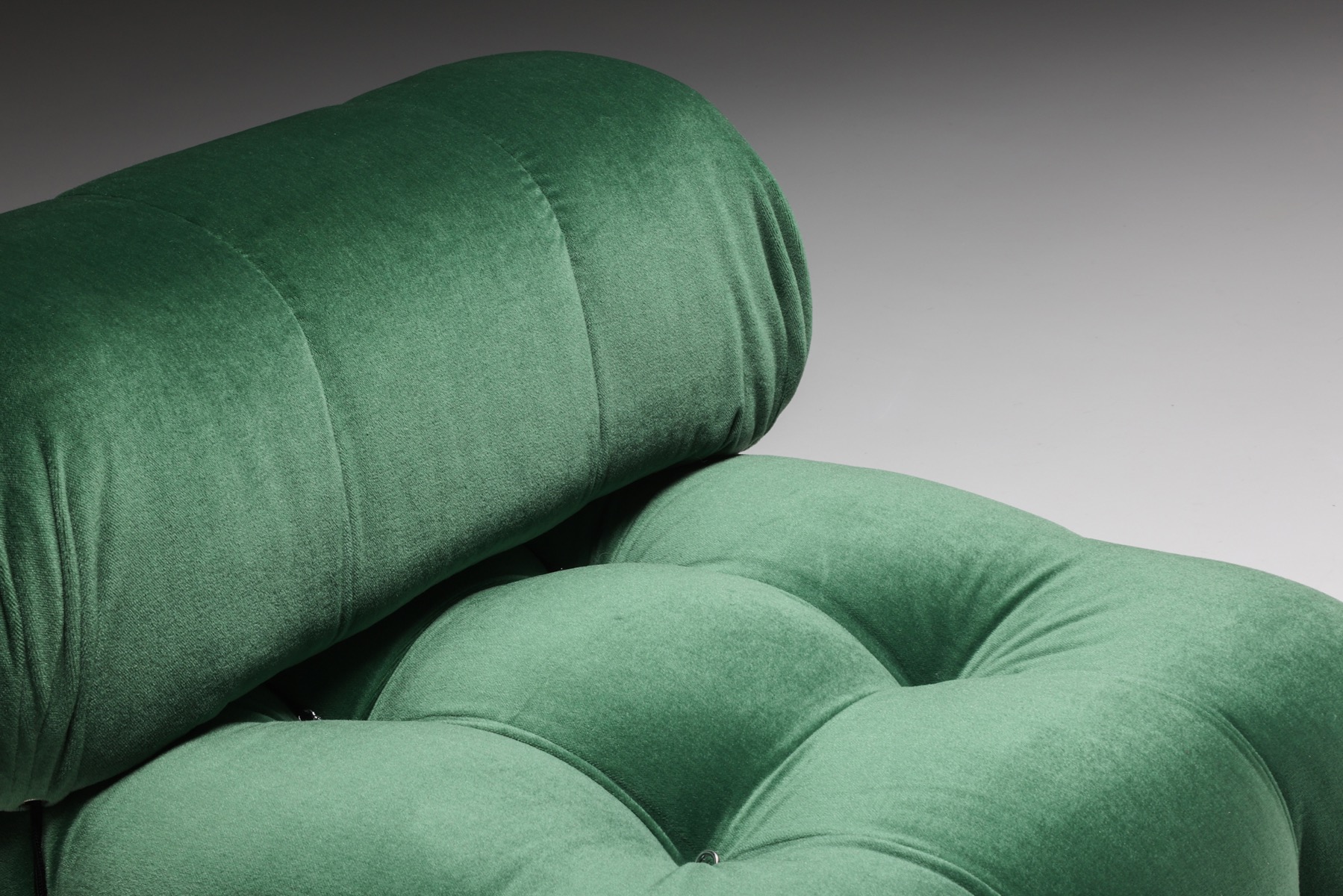 Statement modular sofa Camaleonda in green velvet