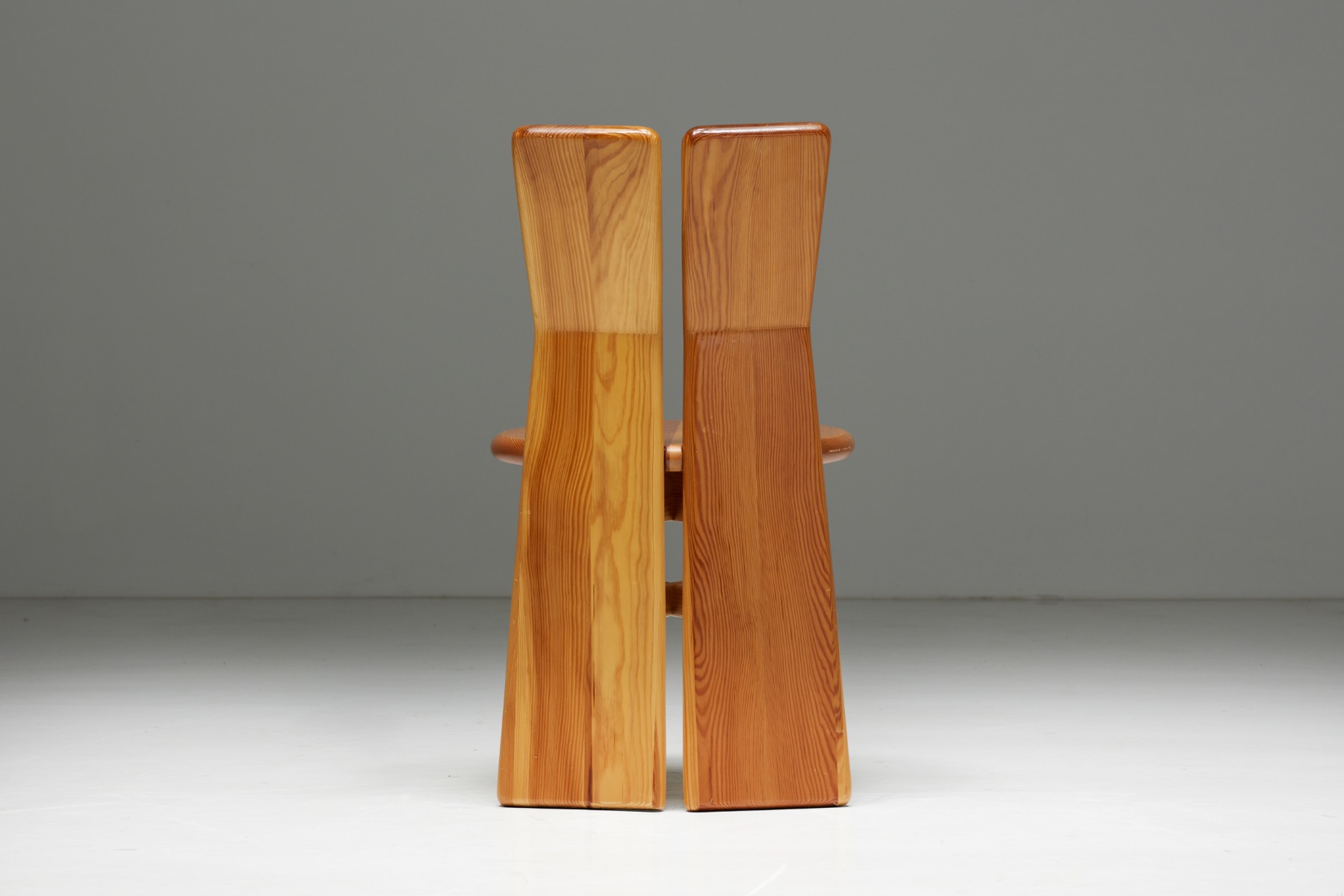Timeless Italian brutalist dining chairs in pine