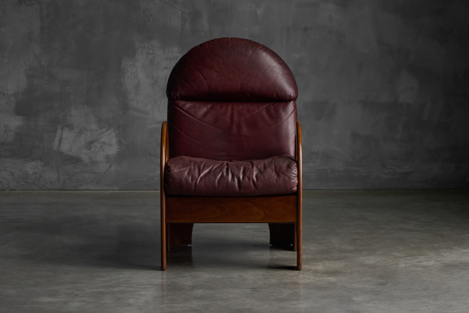Architectural easy chair Arcata designed by Gae Aulenti