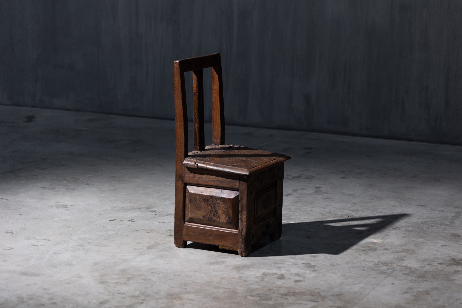 Solid wood rustic chair with practical compartment
