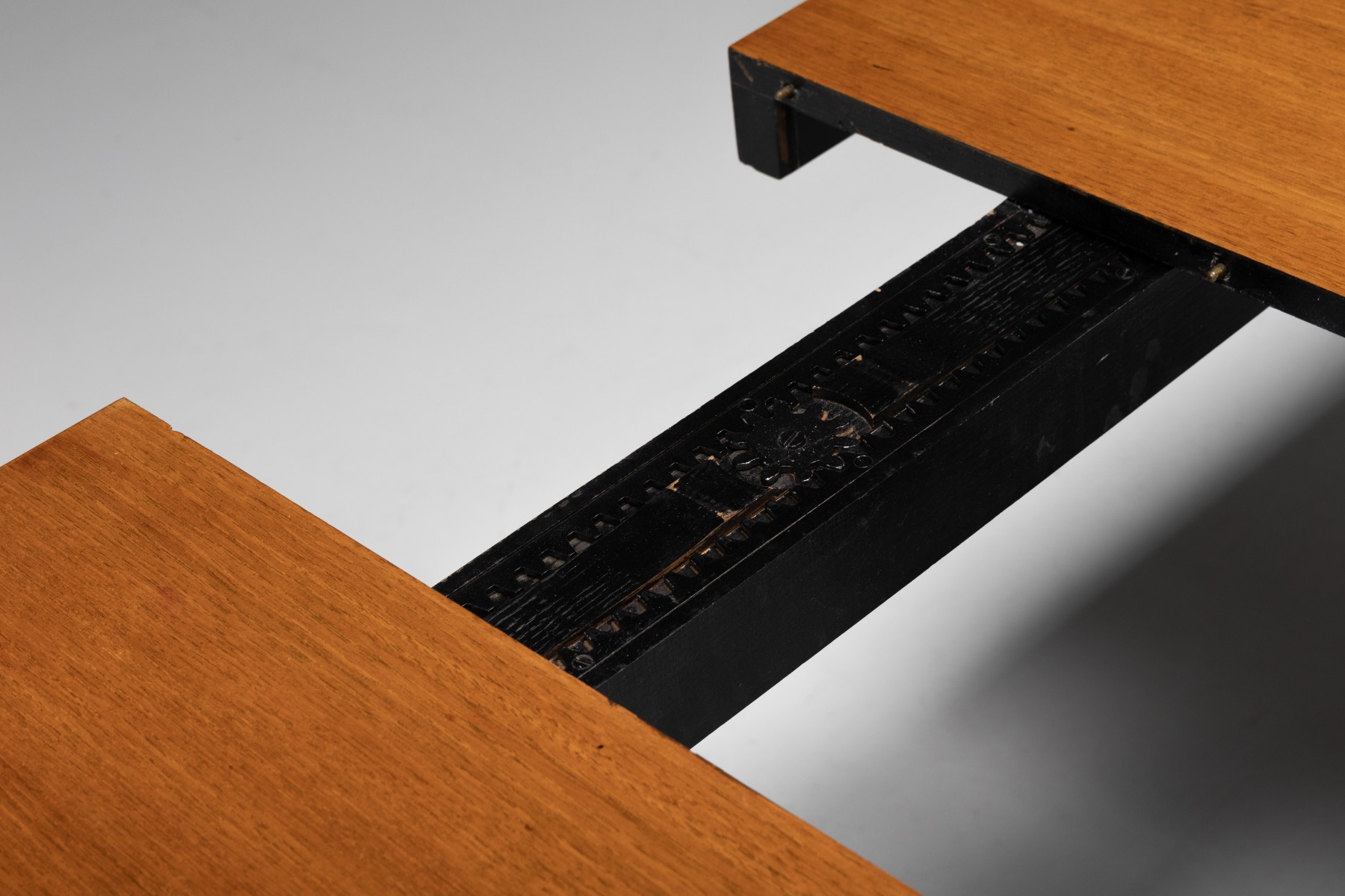 Classic mid century dining table by Harvey Probber