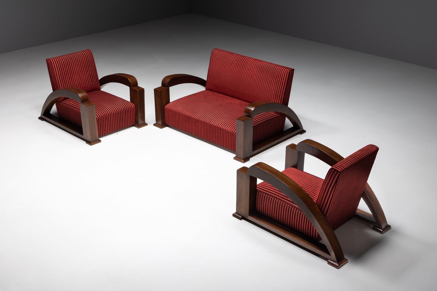 Decorative French art deco sofa in velvet design