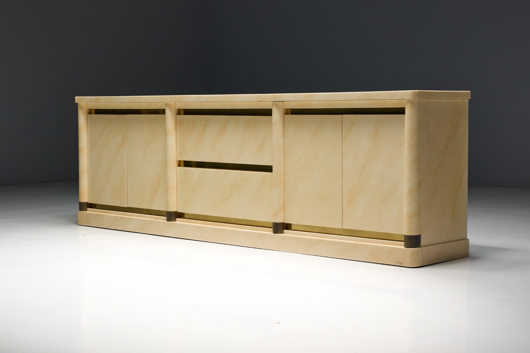 Faux marble lacquered sideboard representing 1970s French design