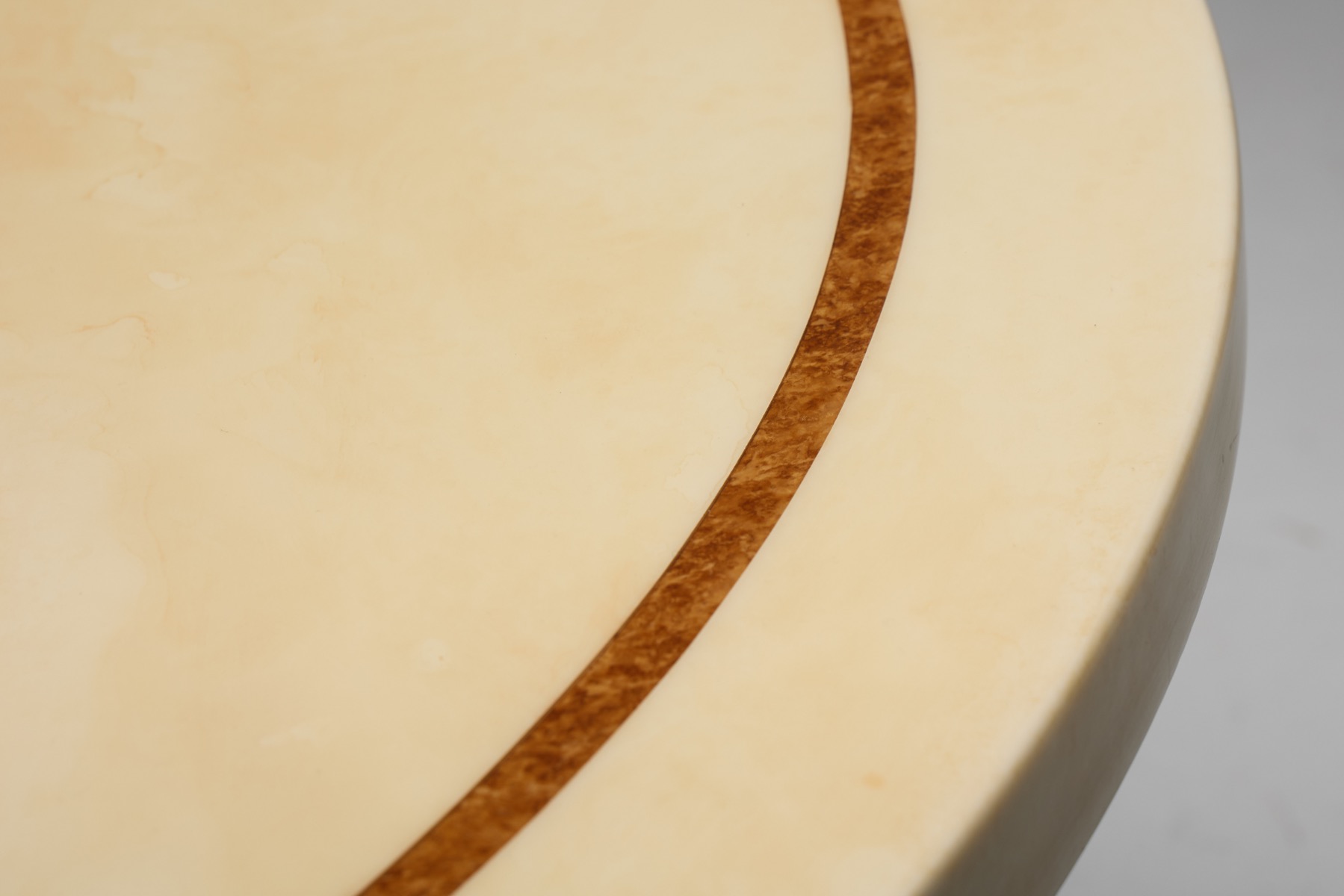 Faux marble lacquered table representing 1970s French design