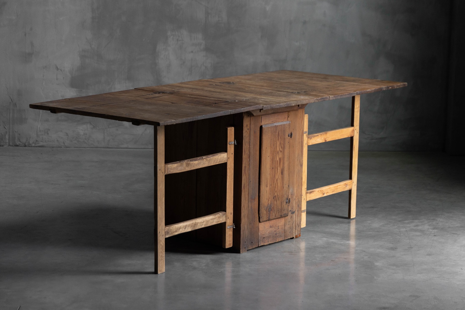 Functional 19th century worktable with drop leaf design