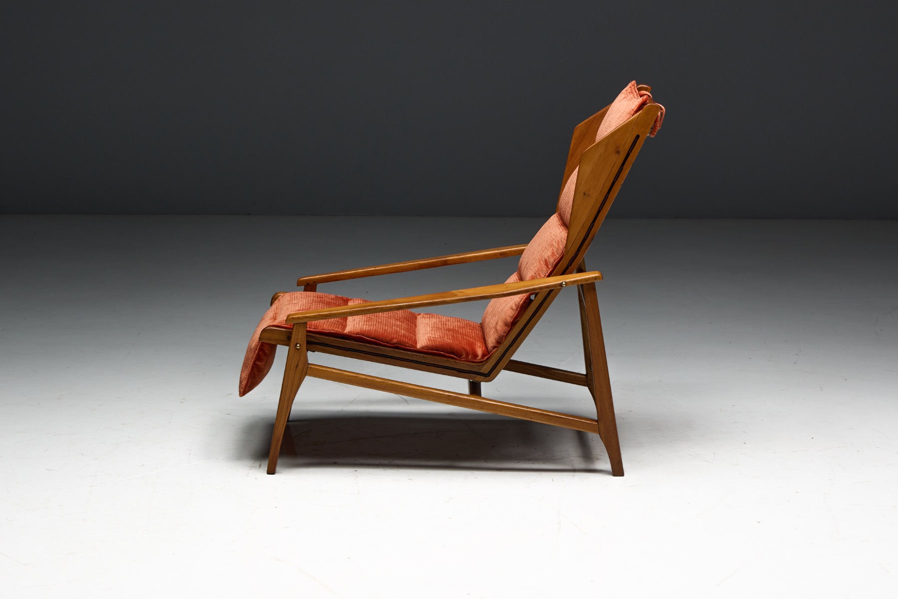 Cassina Modello 811 lounge chair with timeless design