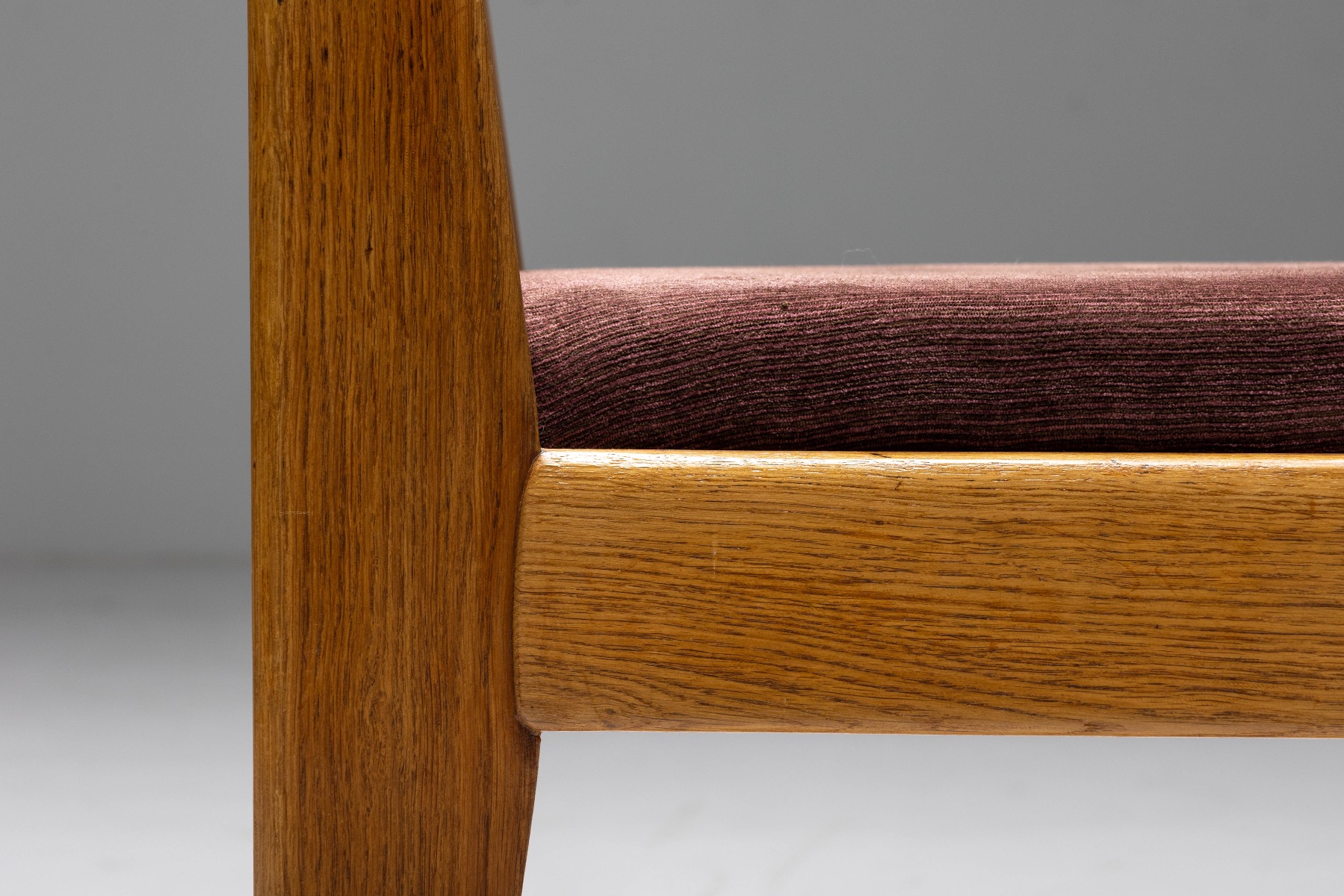 Minimalist oval oak dining table in 1920s style