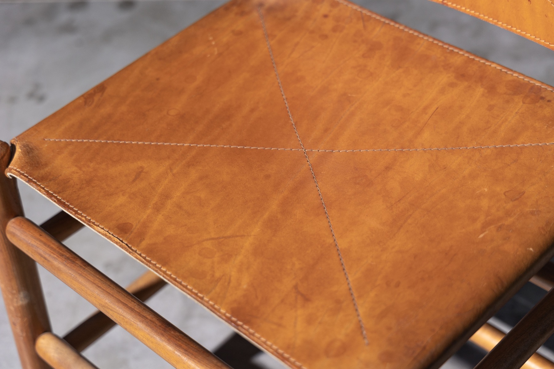 Sculptural Italian lounge chair from the Kentucky series