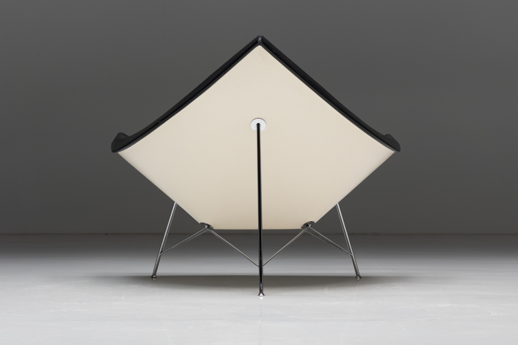Classic modernist lounge seating from the 1950s