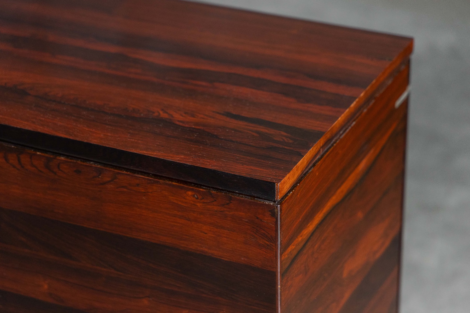 Brazilian modernist storage credenza by L’Atelier