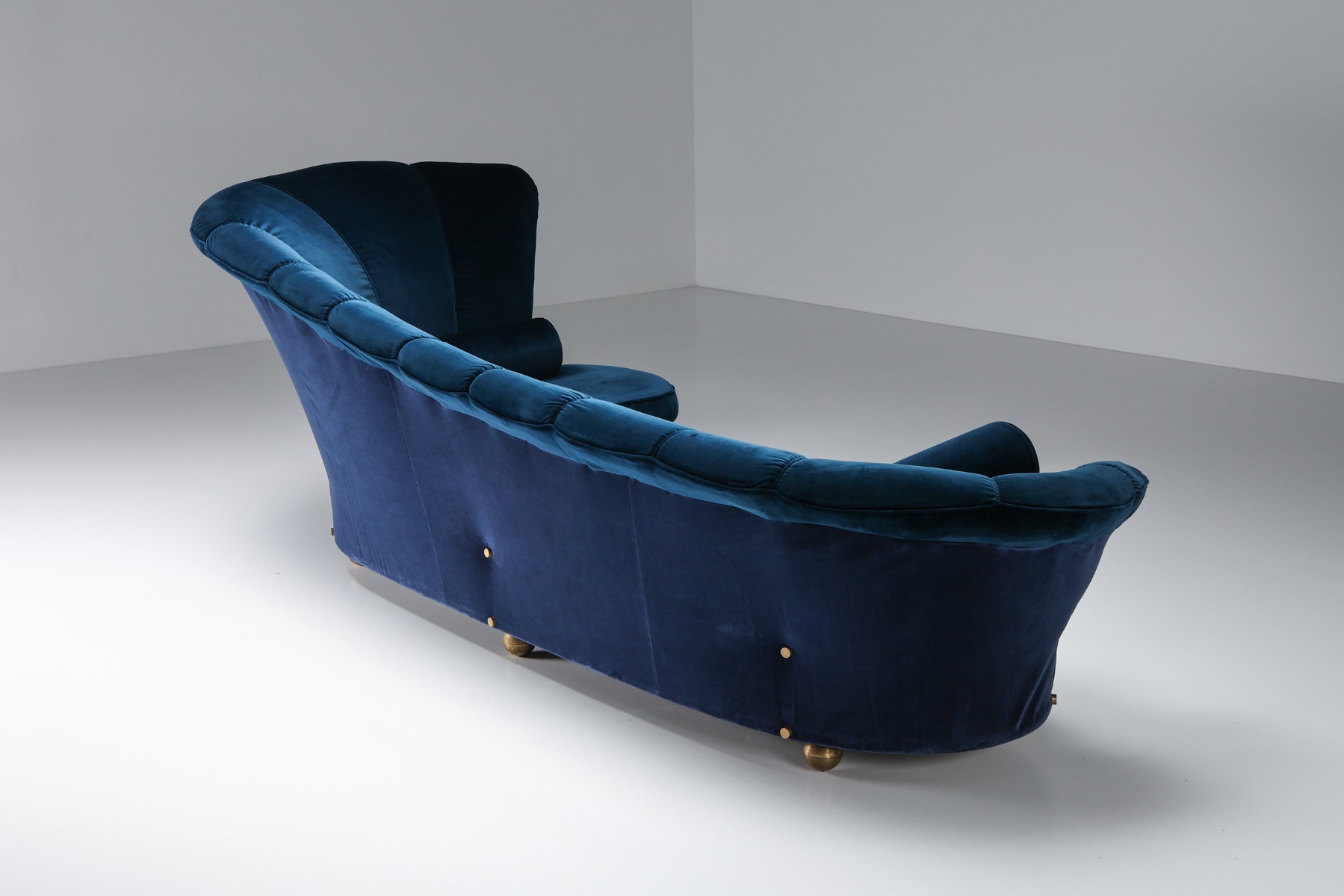 Refined curved velvet sofa with seventies glamour