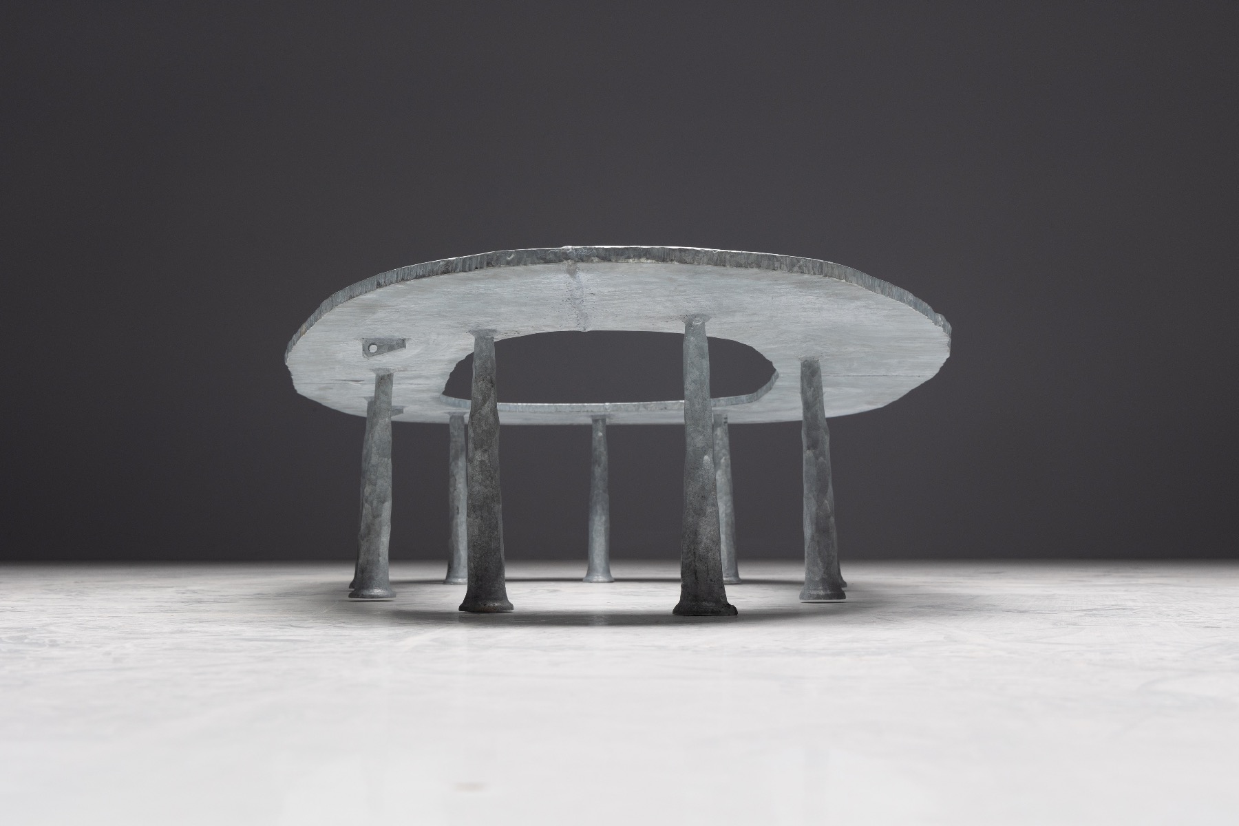 Design forward Galva Elipse table 2024