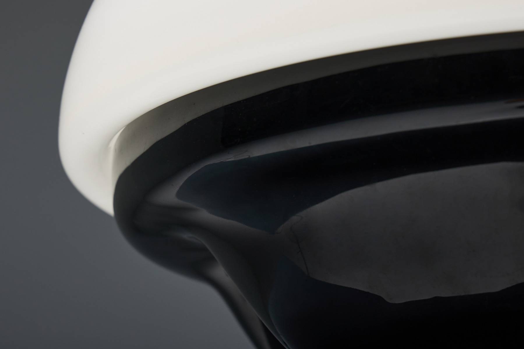 Sleek Artemide Platea lamp design