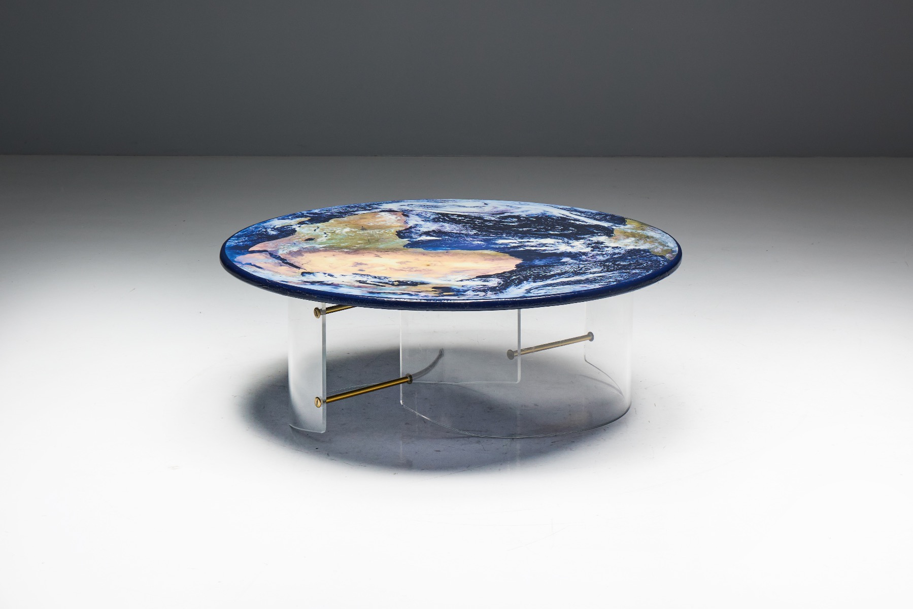 Statement globe coffee table with plexi base from the 1990s