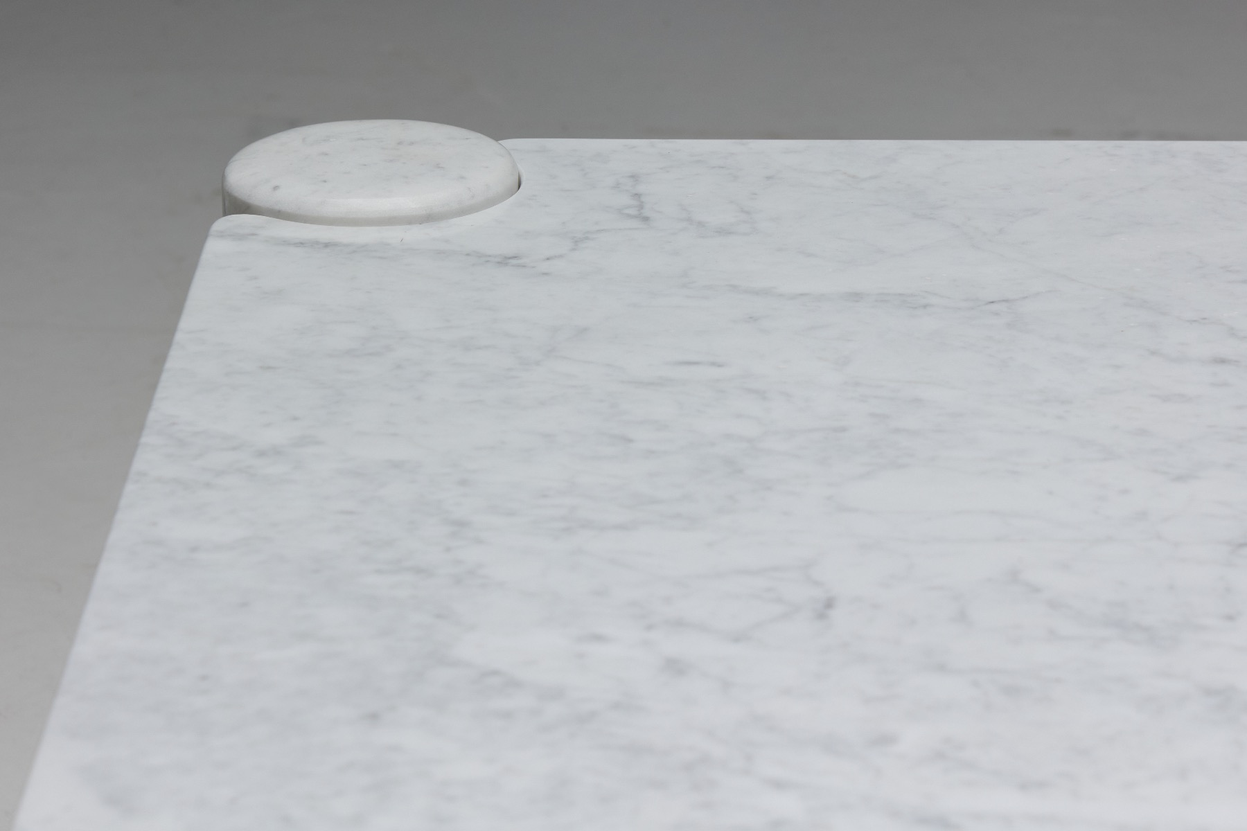 Refined Italian modern marble table design