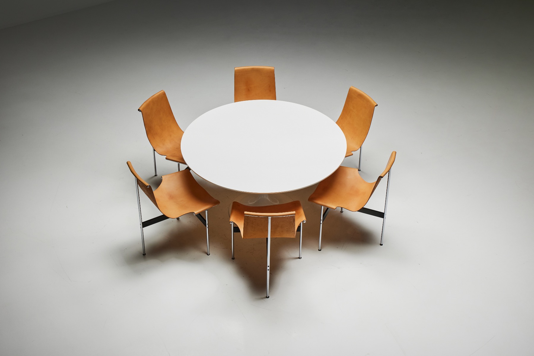 Timeless Saarinen tulip dining table design