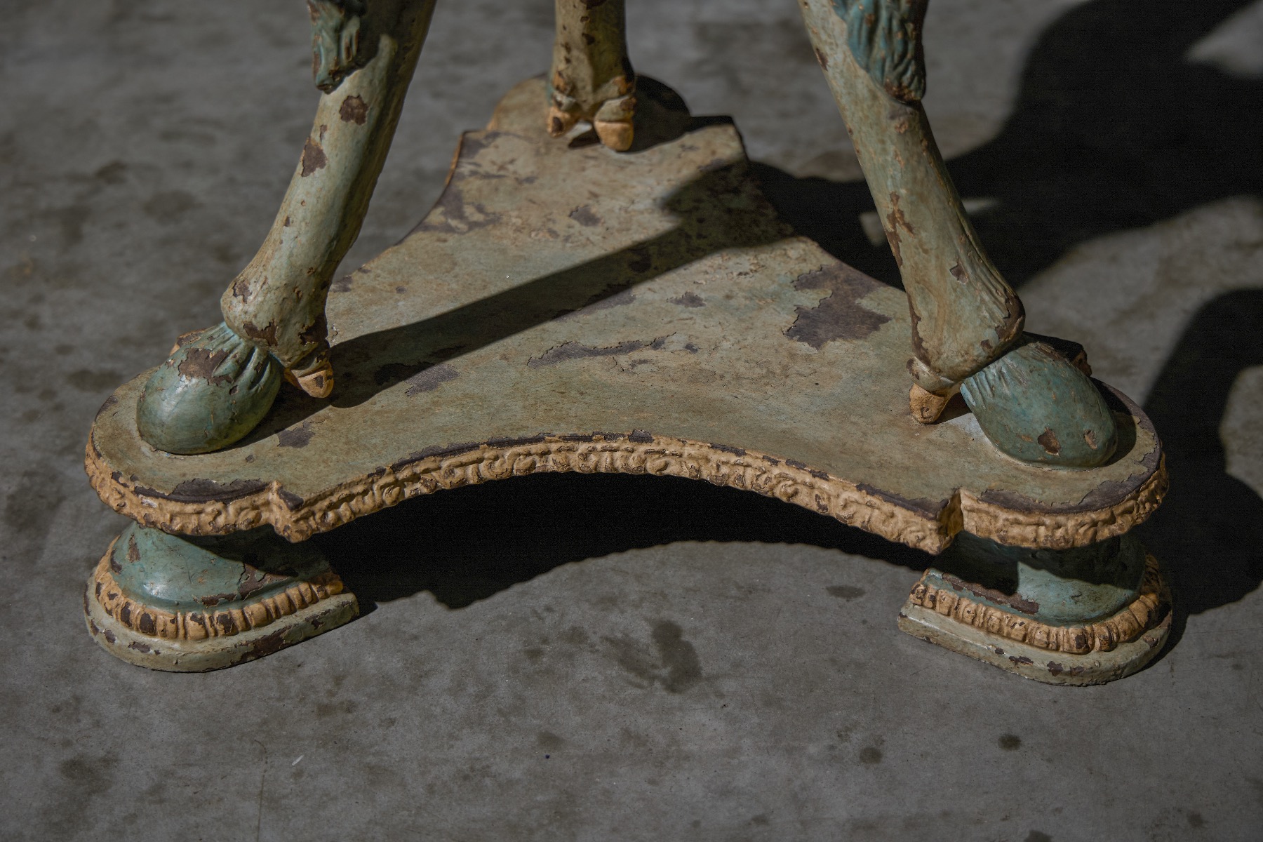 Premium early 19th century gueridon with mythological motifs