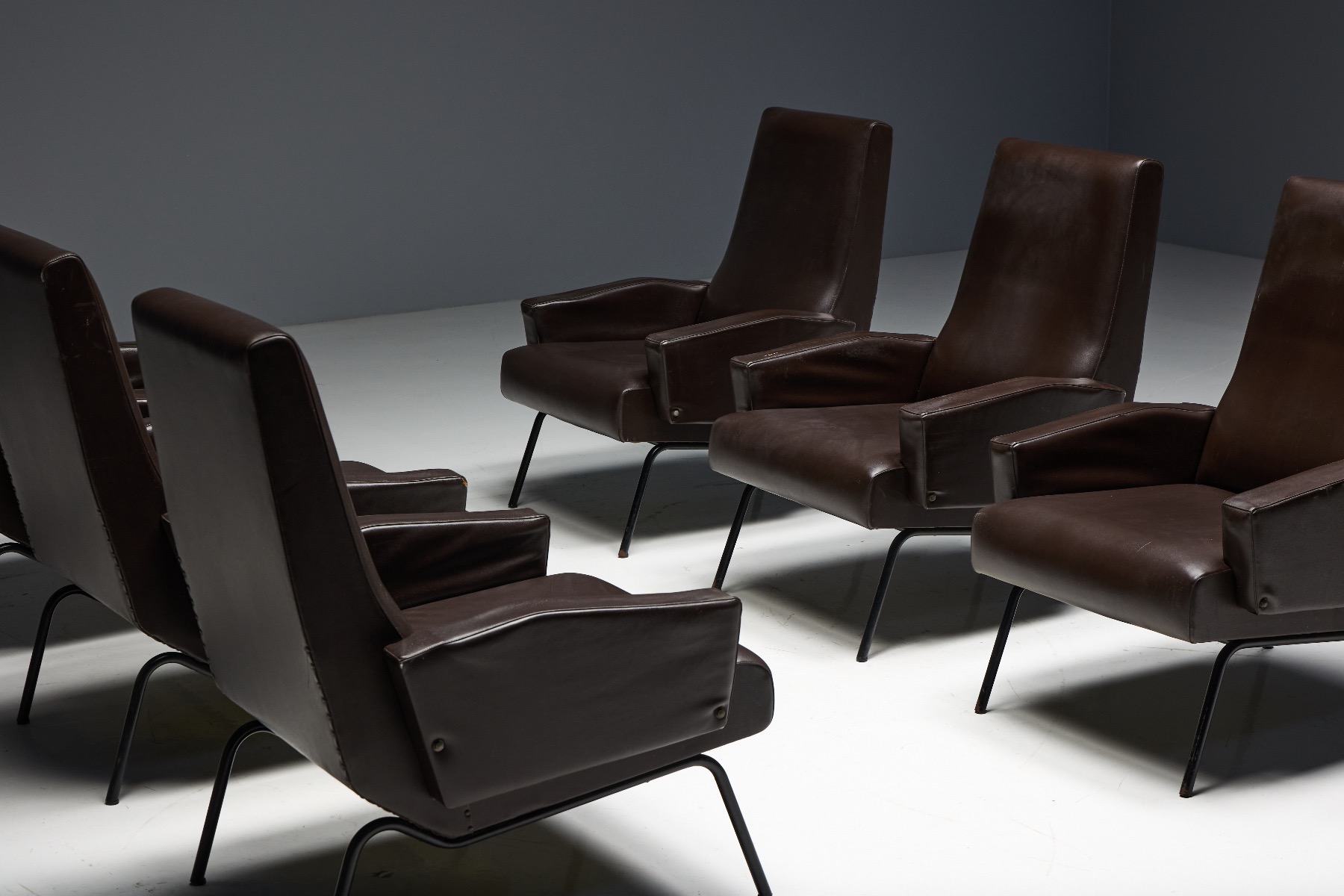 Gallery level mid century modern lounge chair