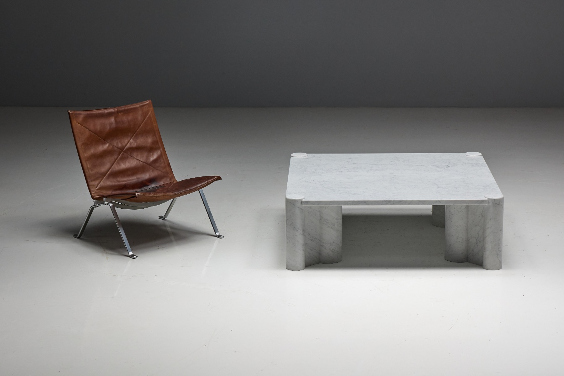 Timeless Carrara marble coffee table by Gae Aulenti