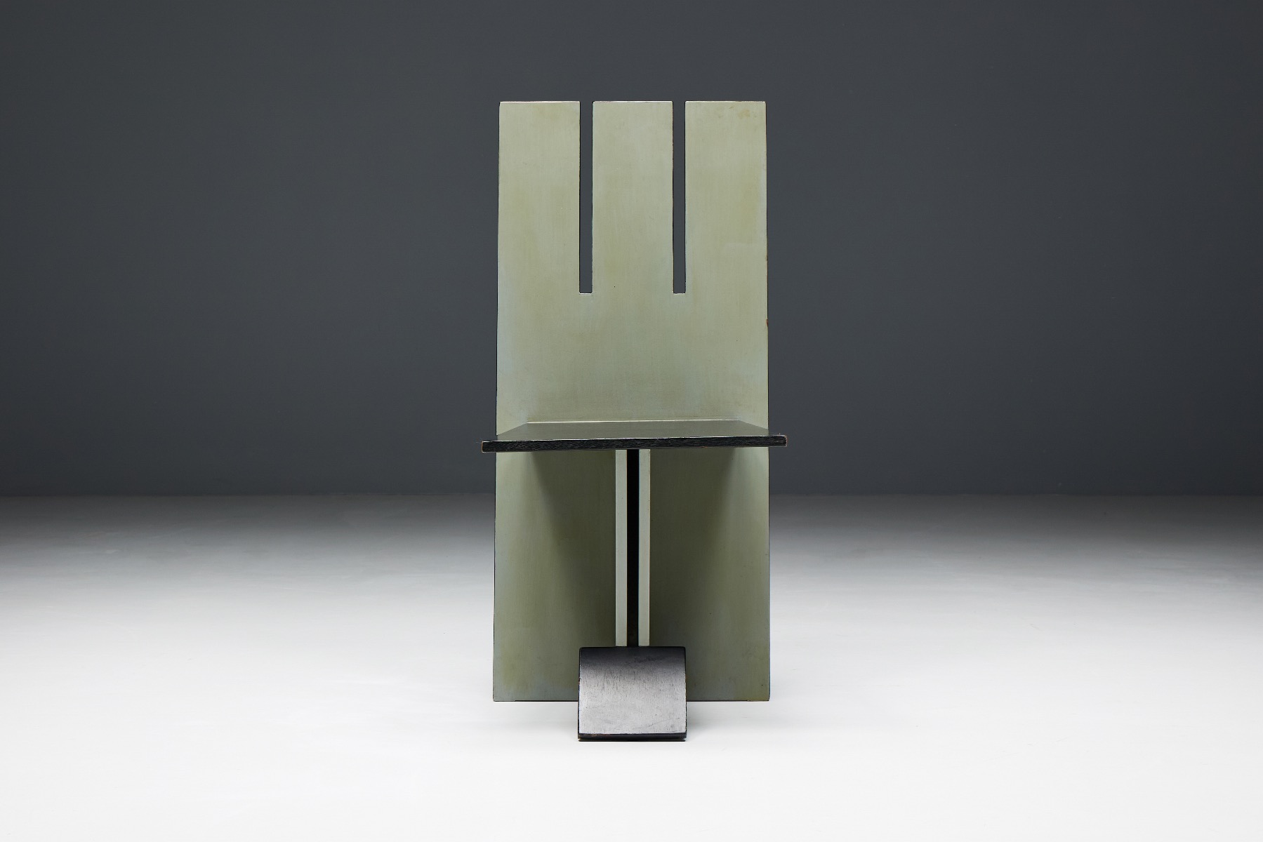 Minimalist dining chairs from the 1950s modern design