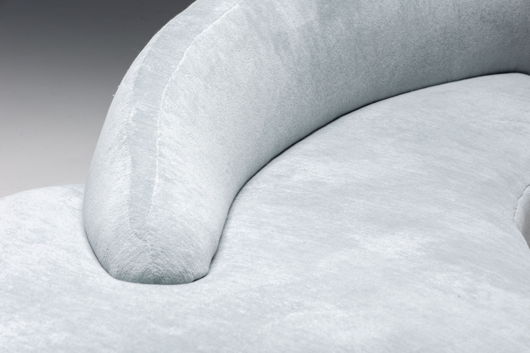 Modernist sofa by Vladimir Kagan from 2003 design