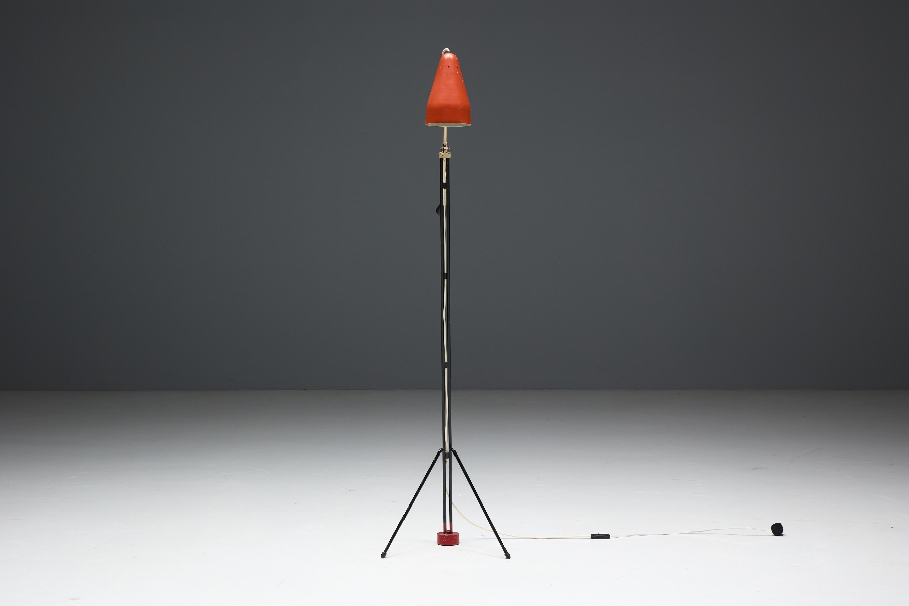 Heritage Dutch modern floor lighting by Rietveld