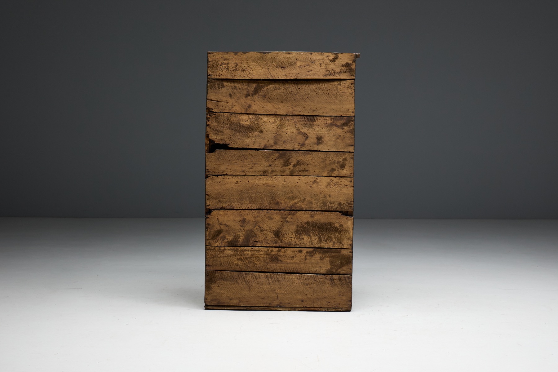Museum level travail populaire cabinet from the 18th century