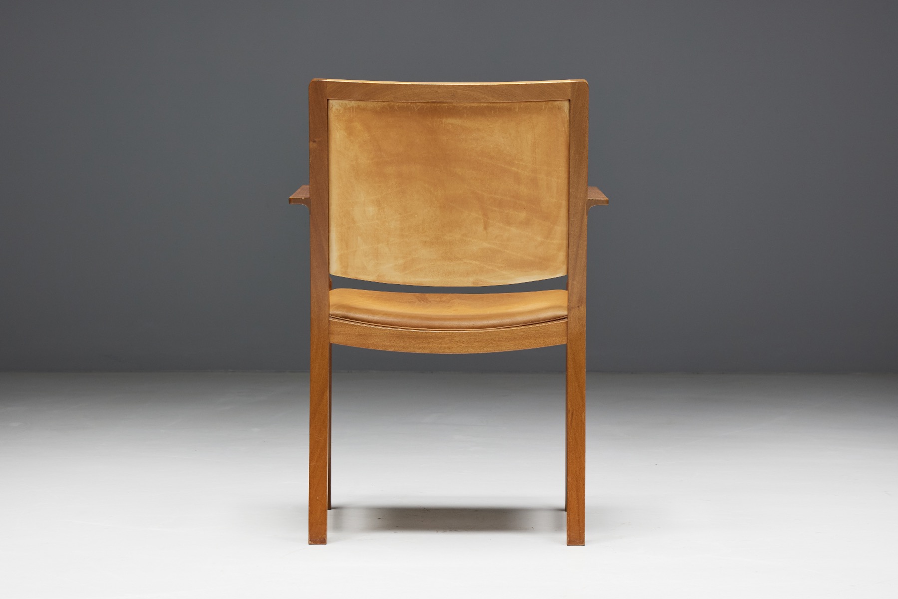 Office chairs in Scandinavian design with natural leather