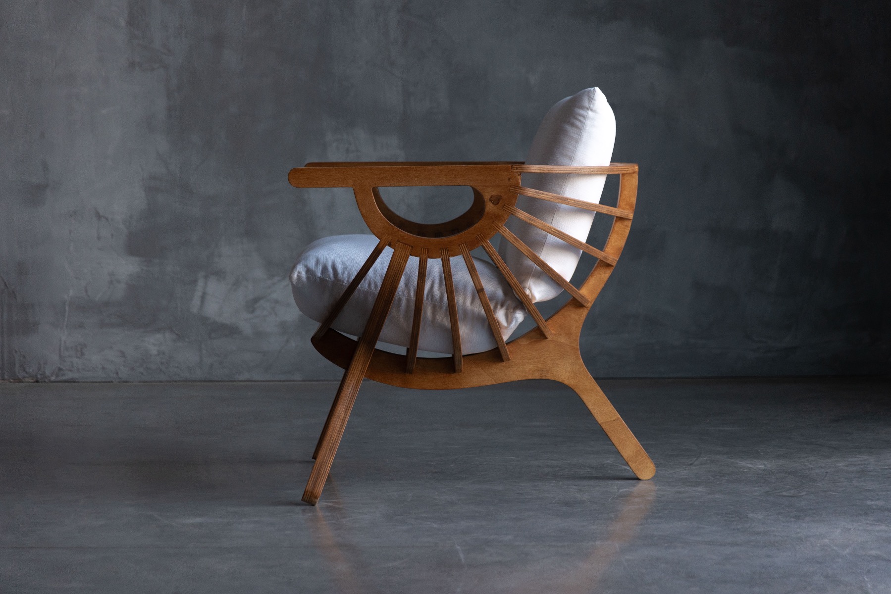 Postmodern lounge chair in shell form from the 1980s