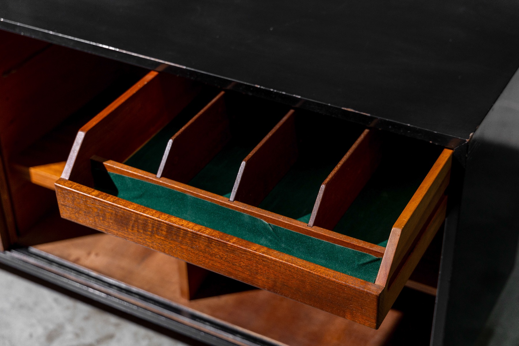 Timeless 1940s modern sideboard by Florence Knoll