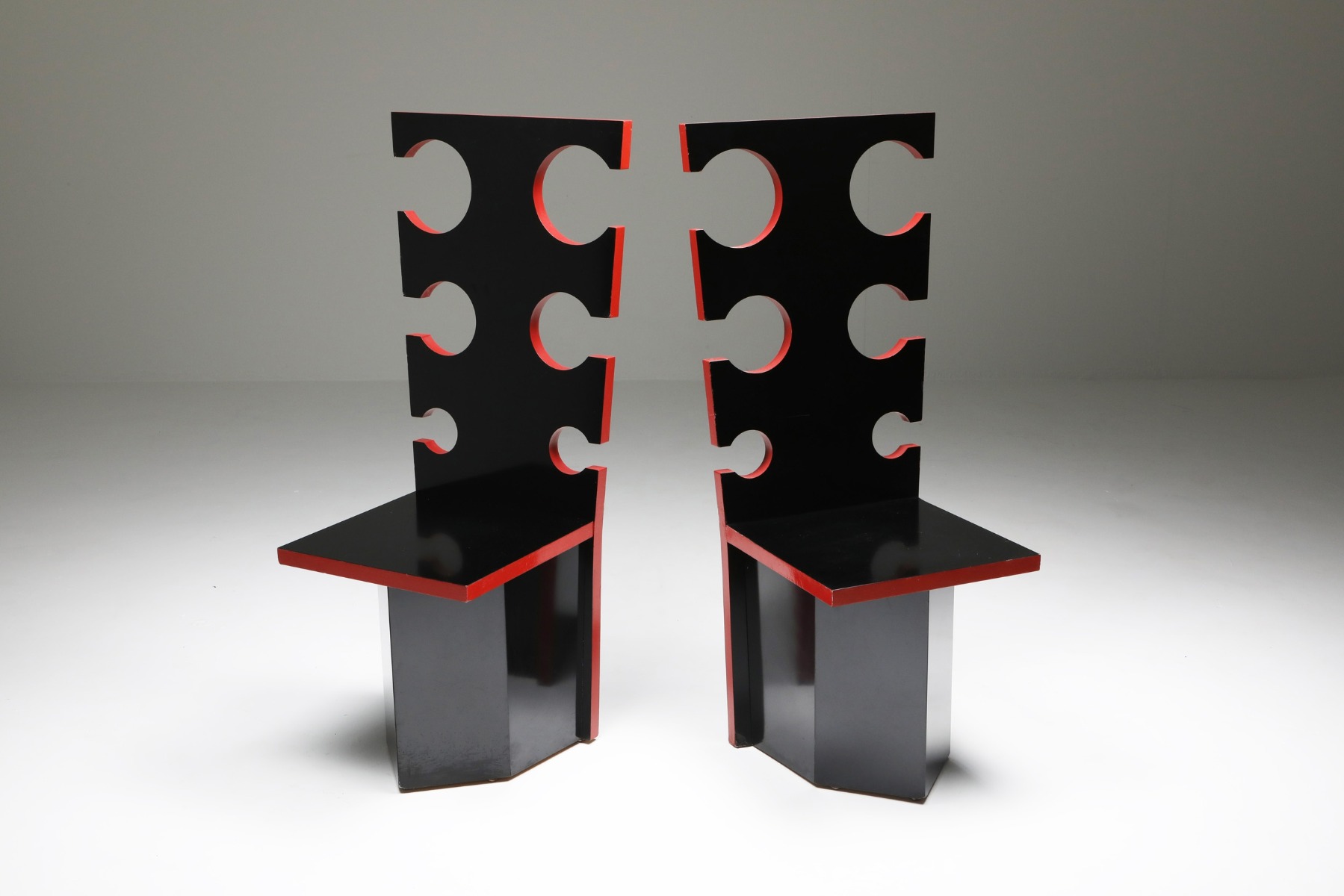 Design forward lounge chairs by Papiri