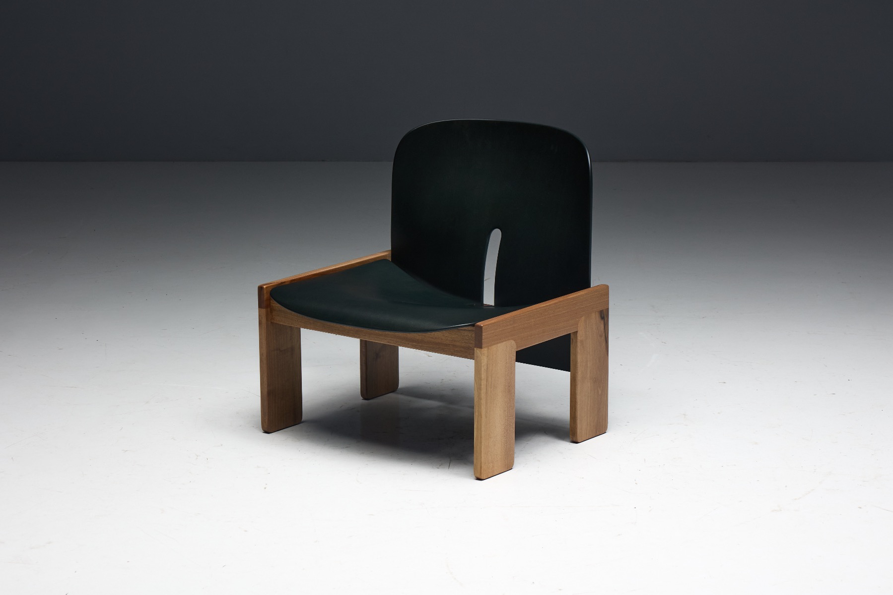 Design classic 925 chair produced by Cassina