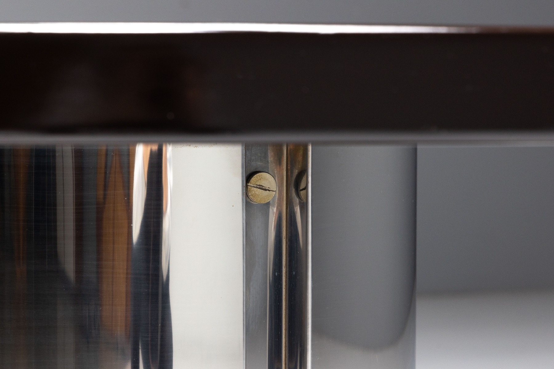 Cidonio dining table with sculptural modern Italian design