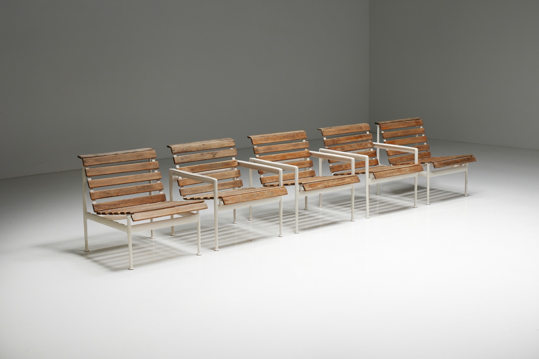 Authentic vintage Knoll chaise by Richard Schultz