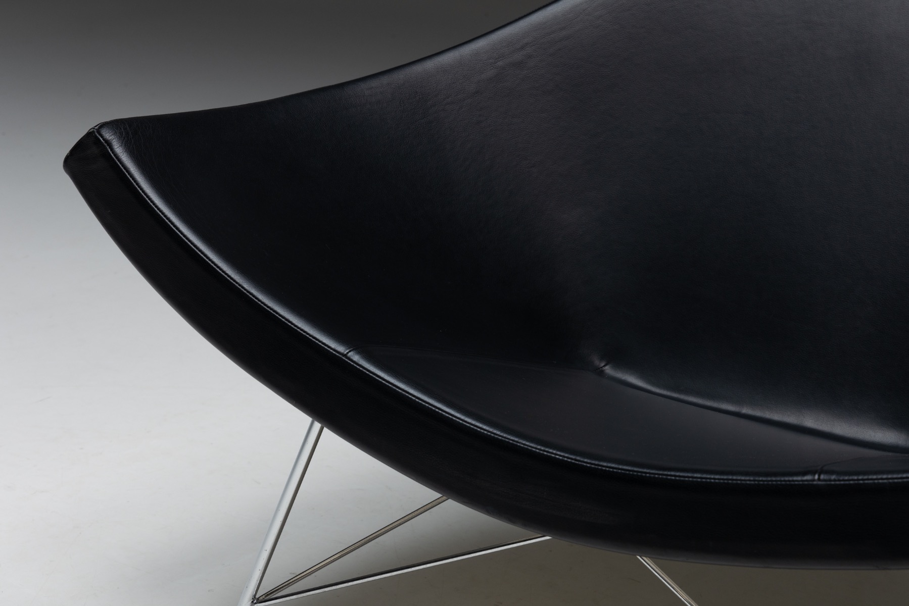 Design forward George Nelson lounge chair