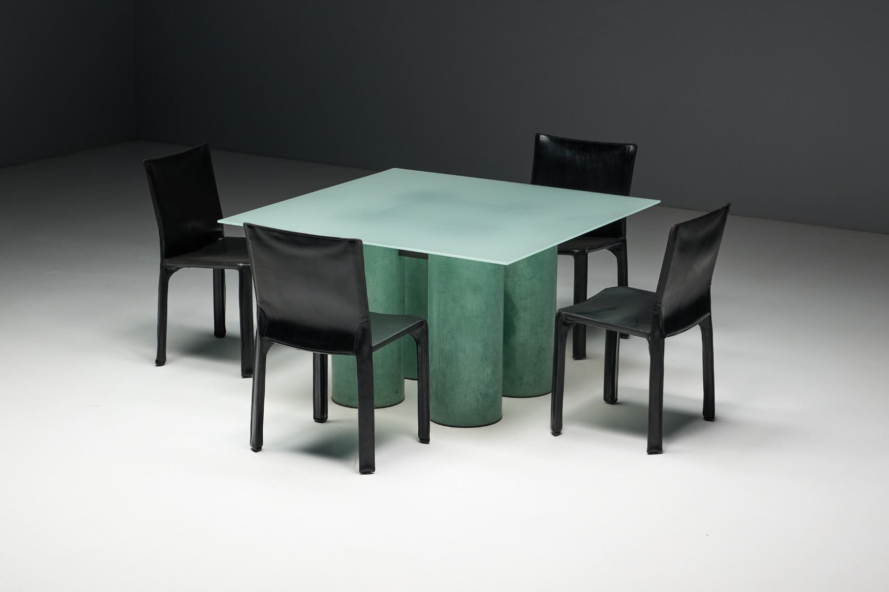 Acerbis Serenissimo dining table with timeless modernist character