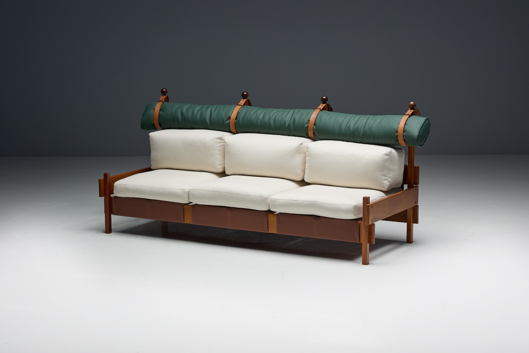 Design forward Sergio Rodrigues lounge sofa