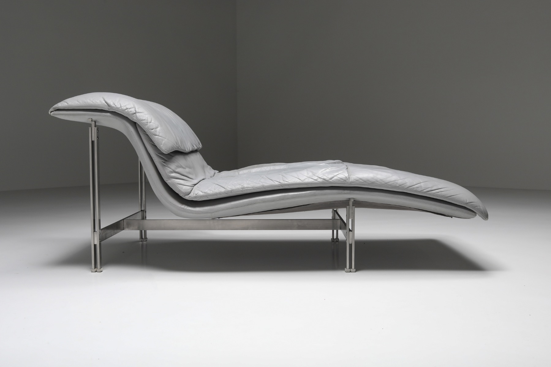 Timeless 1974 Wave lounge seating