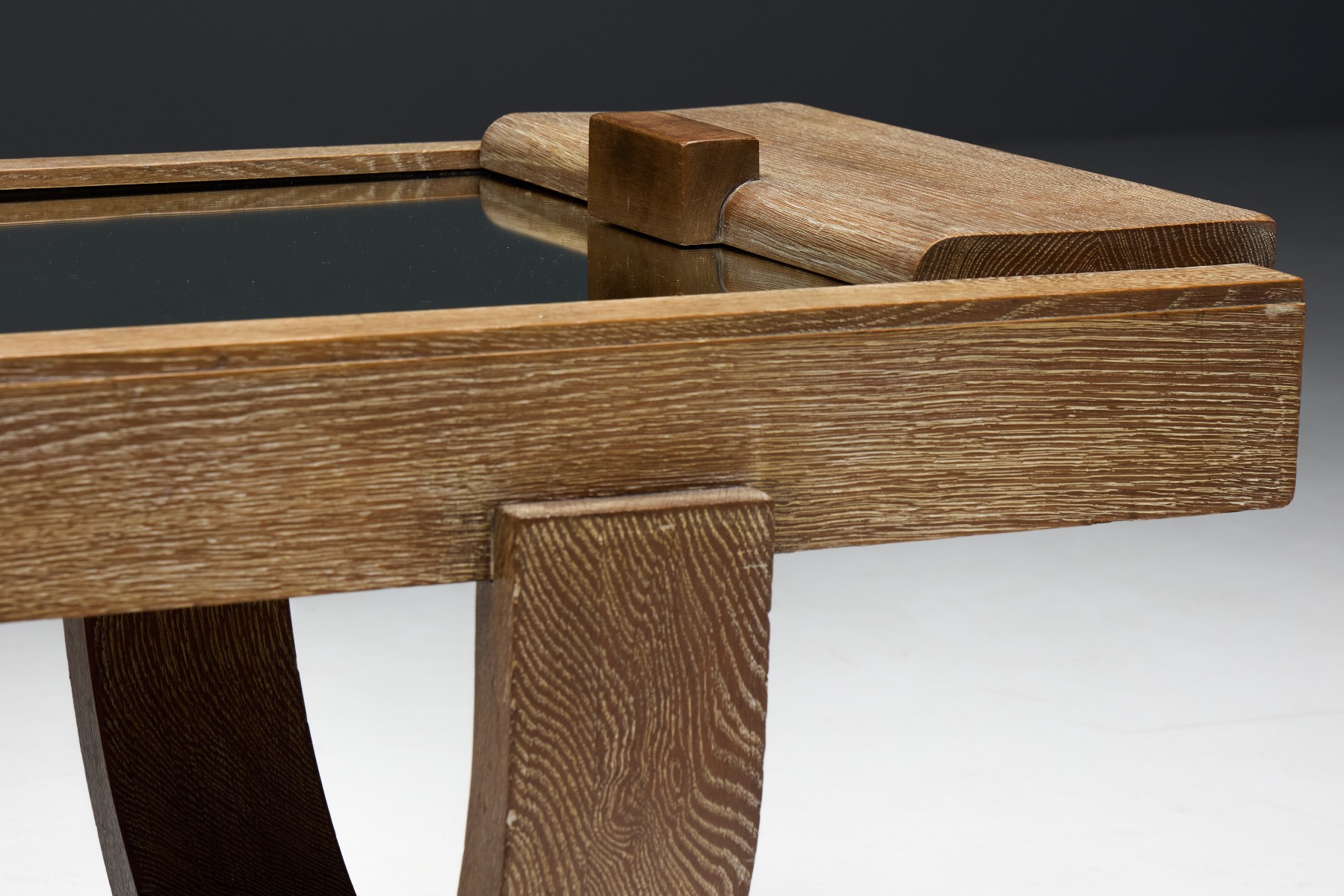 Timeless Art Deco coffee table with refined oak surface