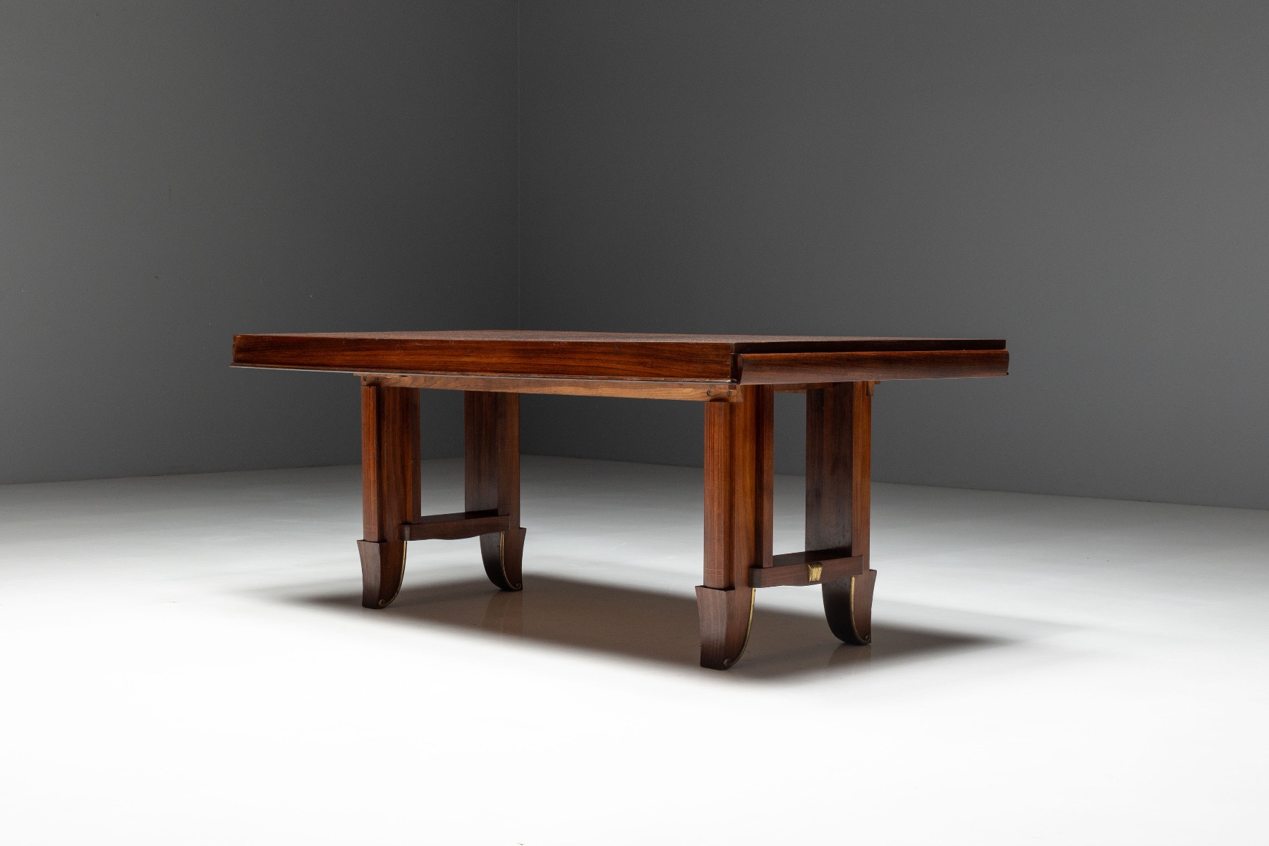 Refined walnut parquetry Art Deco table top